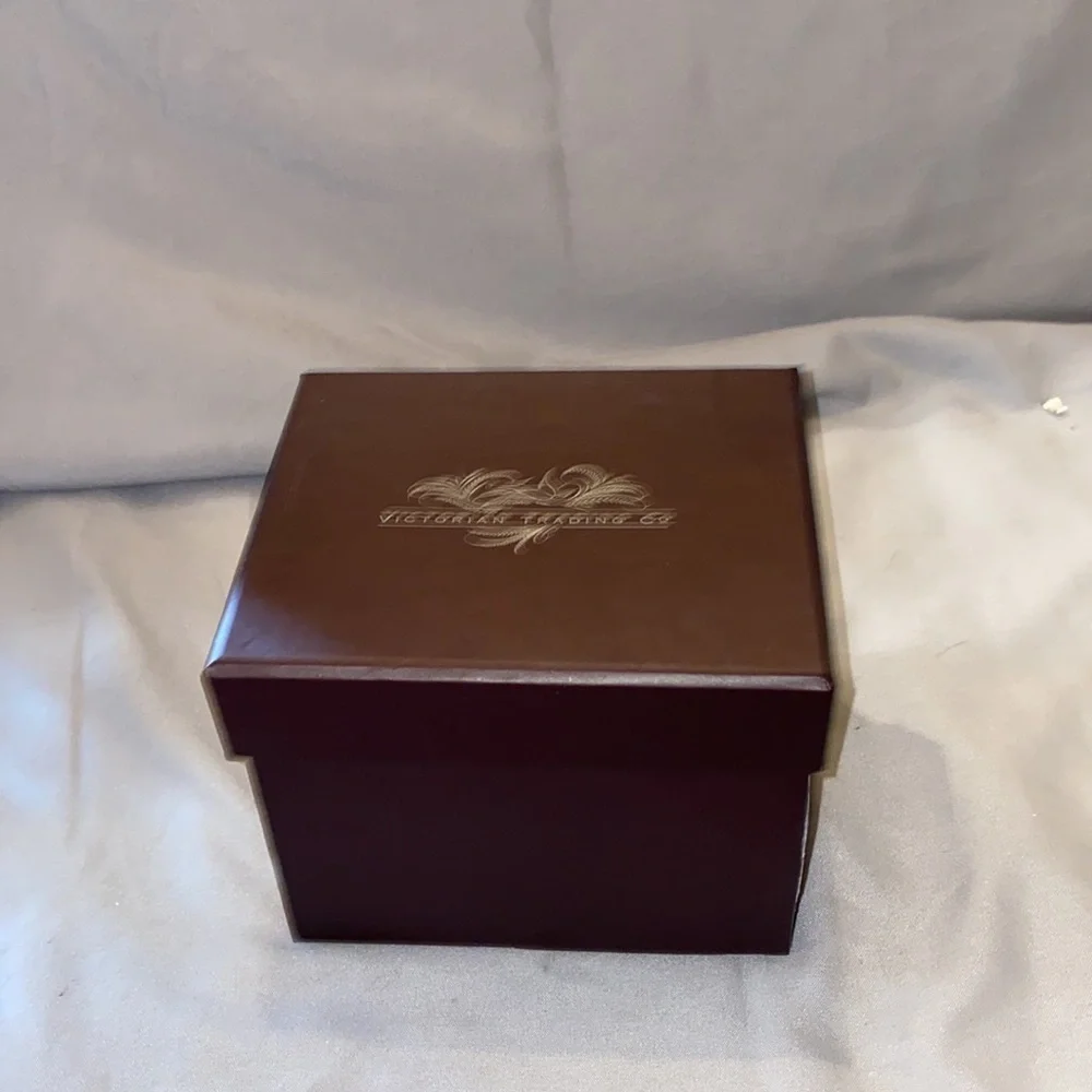 Bx47 New in box, vintage Victorian trading Co Mug